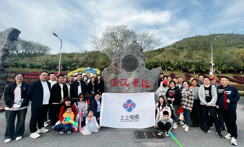 beat365体育官网平台组织2023年度先进员工及家属赴桂林旅游